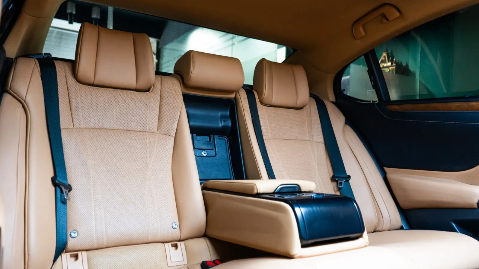 Lexus ES300h interior detail