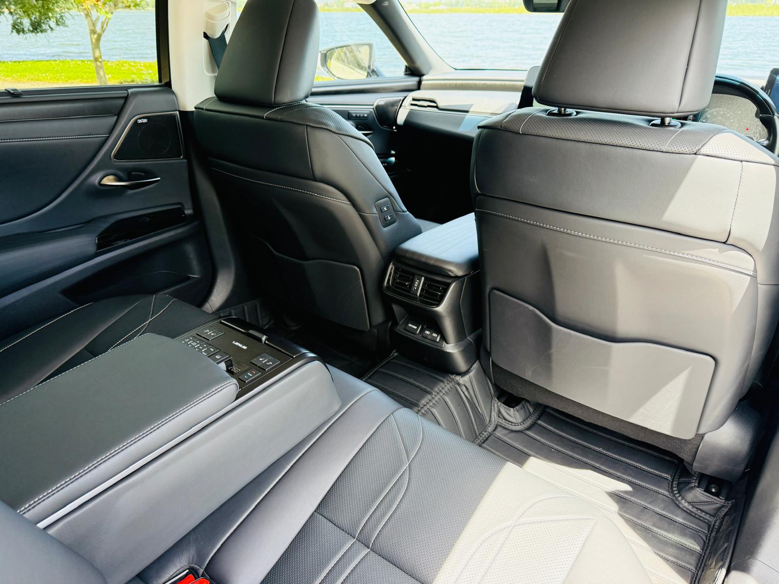Spacious rear bench