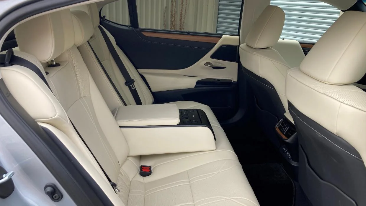 Lexus ES300h rear leather seats